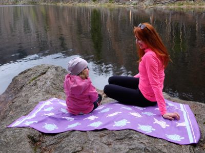 Velká plážová rychleschnoucí osuška NAYAVITA 160×80 – udržitelná osuška z recyklovaných PET lahví, vhodná na pláž, sport i wellness po celý rok